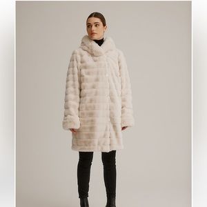 Nikki Jones reversible coat..never been worn. Size Medium, cream colored.